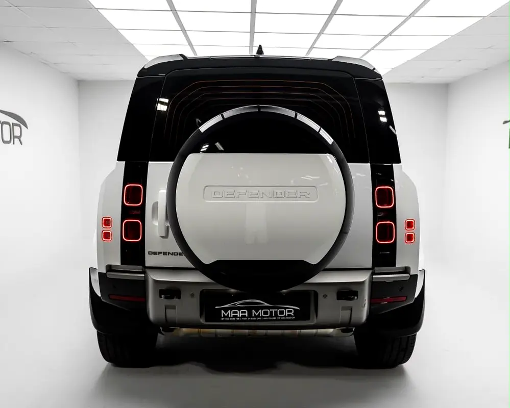 Land Rover Defender 2025