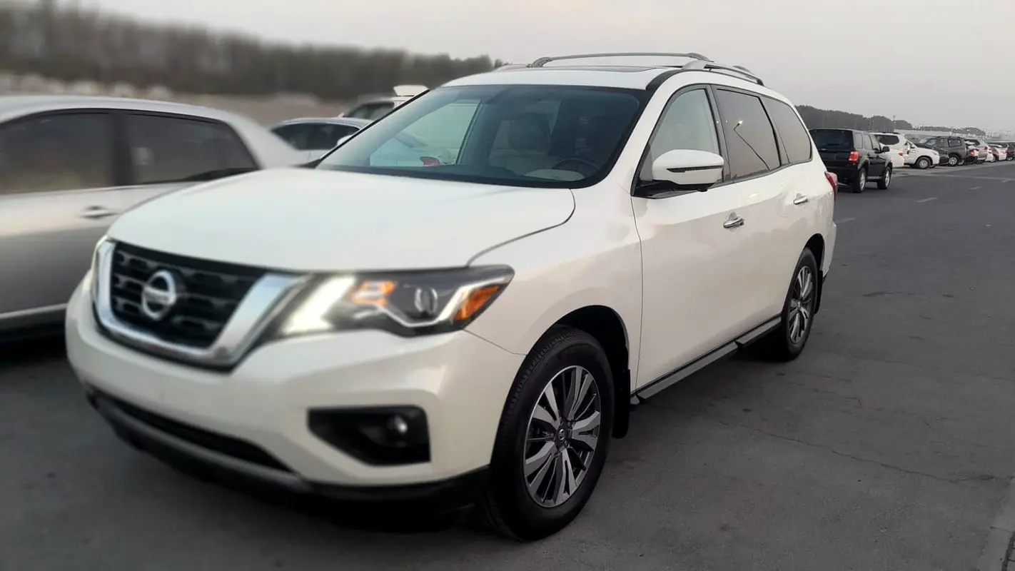 Nissan Pathfinder 2017 — photo 1 of 20