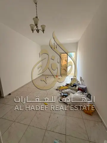 شقة غرفتين وصالة للإيجار في القاسمية الند الشارقة تكييف مجاني باركنج مجاني شهر مجاني مساحات واسعة موقع مميز قريب من مخرج دبي والمدارس والخدمات مناسبة