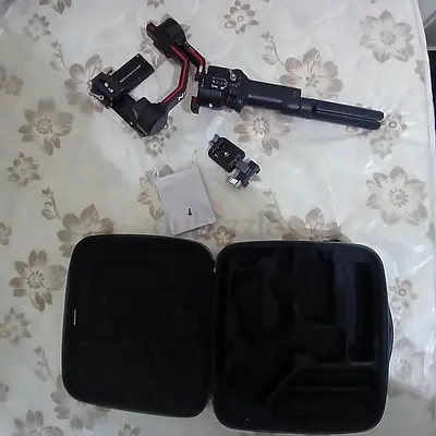DJI RS 3 gimbal ,working perfectly except the auto-lock knob has come out and wobbly tripod leg