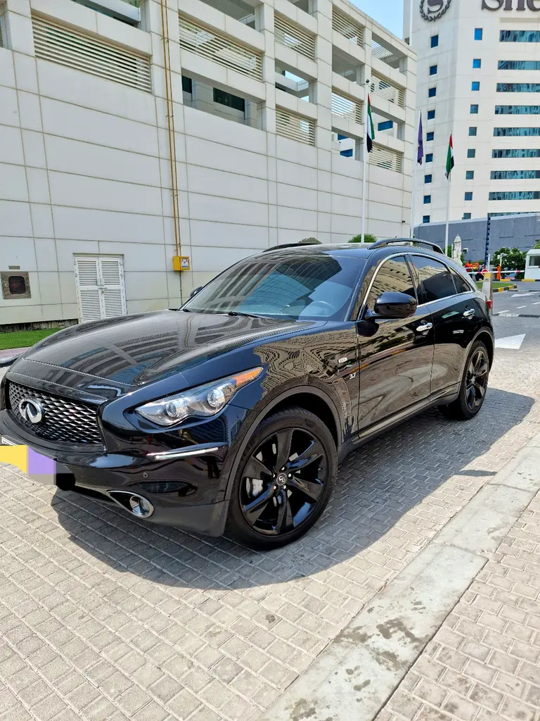 Infiniti QX70 2017 — photo 1 of 10