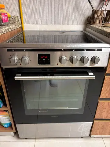 Used freestanding Daewoo electric oven with glass hob - good working condition. Pickup only.
