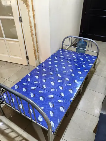 Single metal bed frame foldable ( URGENT SELLING)