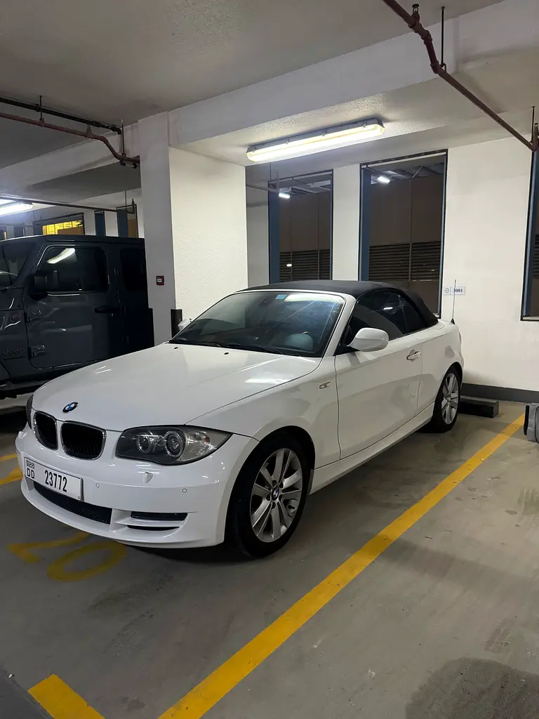 BMW 1-Series 2009 — photo 1 of 4