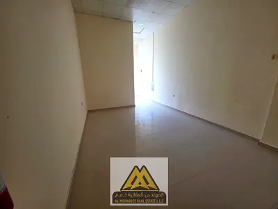 فرصة مميزة للإيجار في منطقة الروضة 2، استوديو بتصميم عملي ومريح مع مطبخ شبه منفصل وتكييف اسبليت، شامل الفواتير، في موقع حيوي قريب من جميع الخدمات.