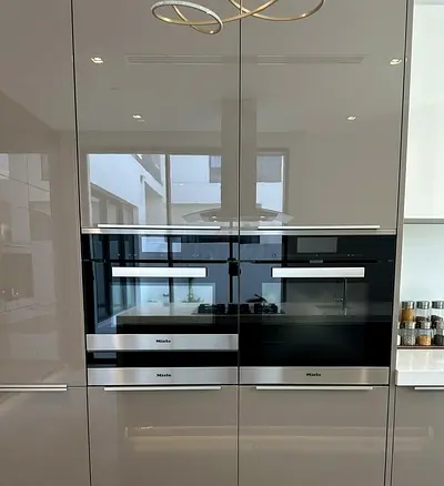 Miele 6th Series Latest Model Built-In 60cm Oven  Microwave Set – Like New Condition