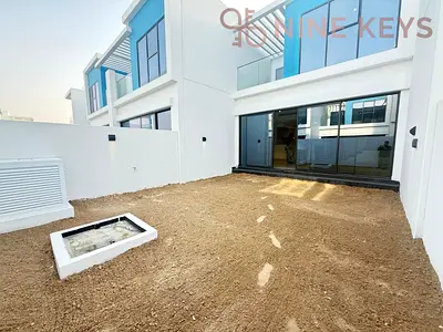 3 Bedroom Town House / Ready to move / Back to back
