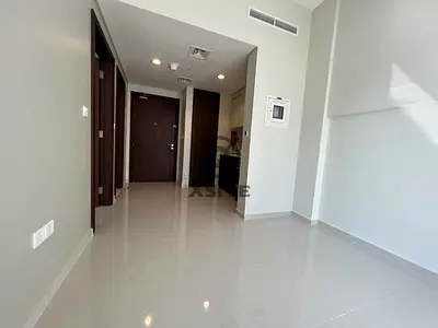Cozy 1 BR | Well-Lit | Canal View