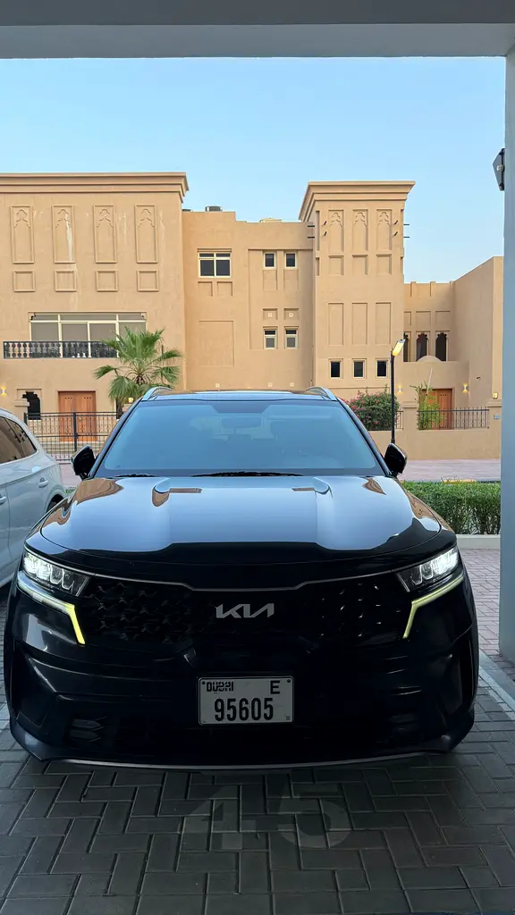 Kia Sorento 2023 — photo 1 of 19