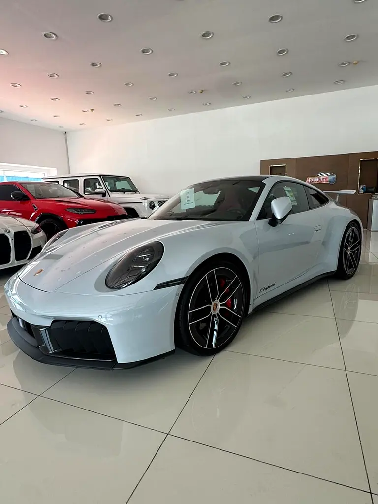 Porsche 911 2026 — photo 1 of 16