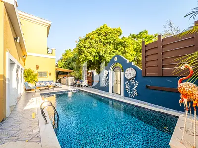 Immaculate Condition|Custom Built |On the Park