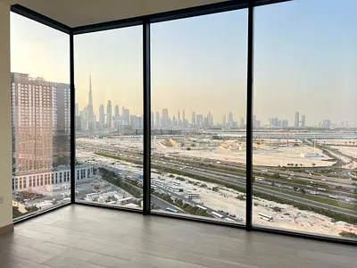 PRIME LOCATION - HIGH FLOOR - DUBAI SKYLINE VIEW - 2 PARKING SPACES