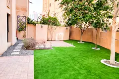 Corner Garden | Bright | Multiple Options