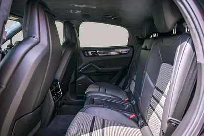 2023 Porsche CAYENNE thumbnail 12
