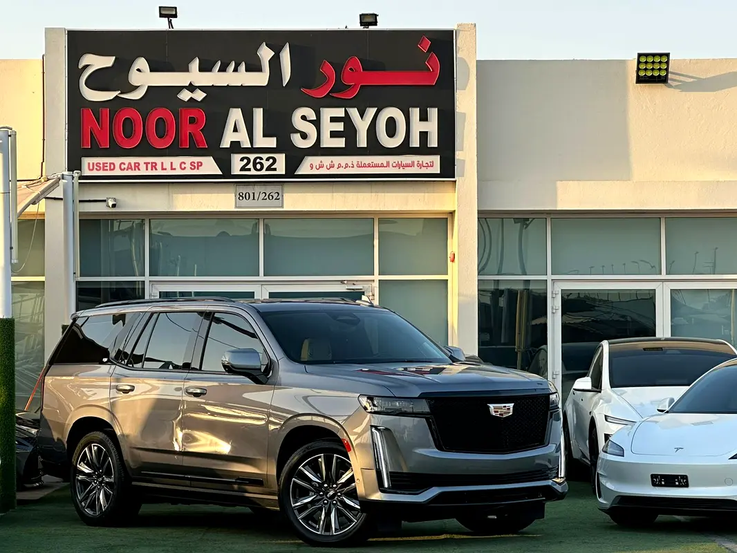 Cadillac Escalade 2021 — photo 1 of 12