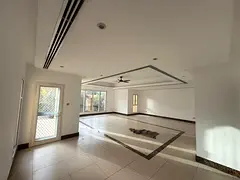 Luxury Five Bedroom With Garden And Pvt Pool In Umm Suqeim