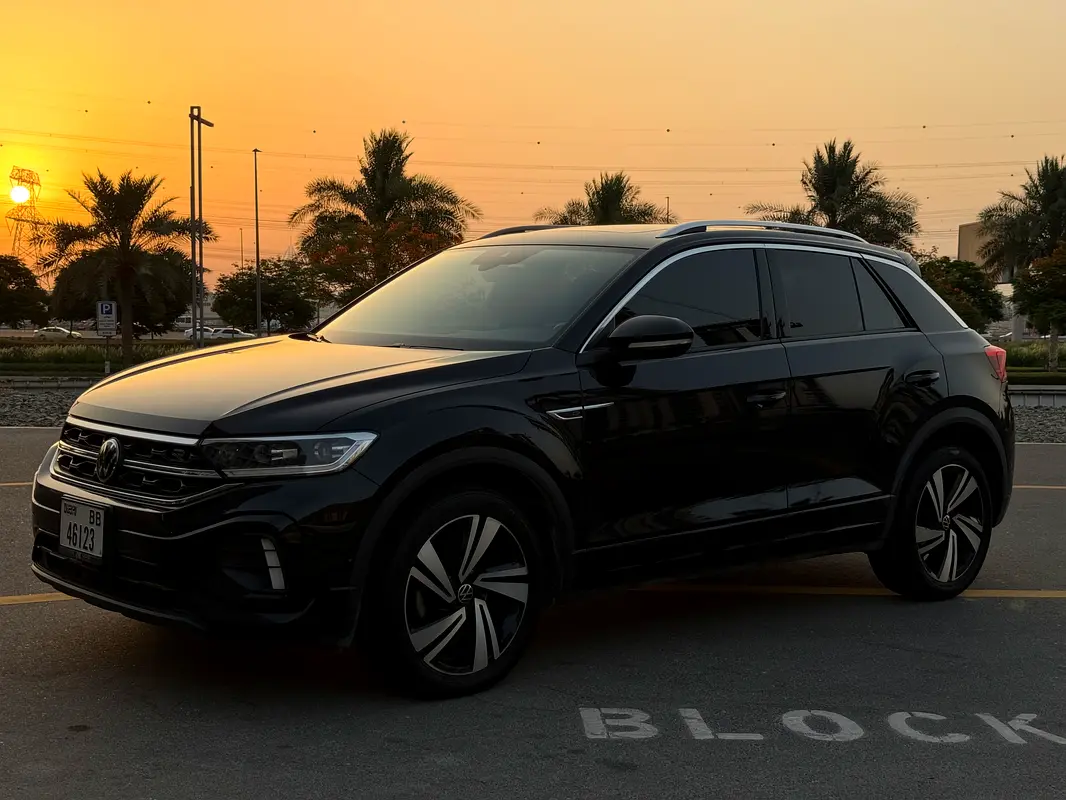Volkswagen T-Roc 2023 — photo 1 of 9