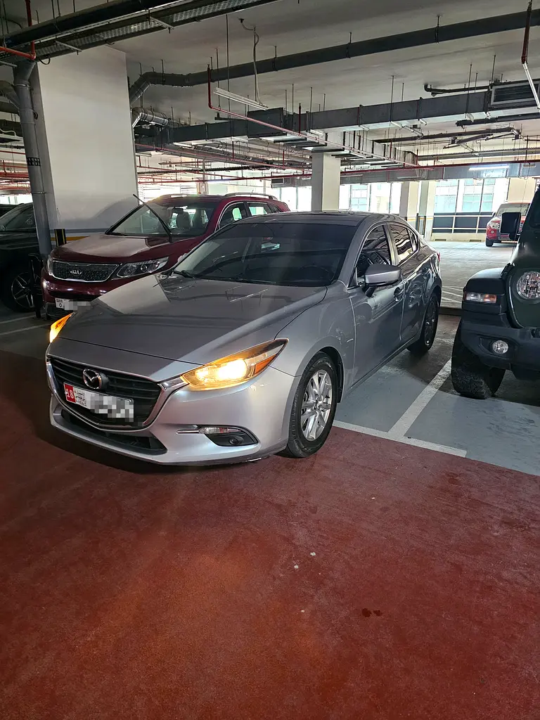 Mazda 3 2017 — photo 1 of 13