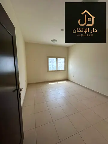 فرصة_ذهبية للإيجار غرفة وصالة منطقة البوطينة  يوجد تكيف مركزي