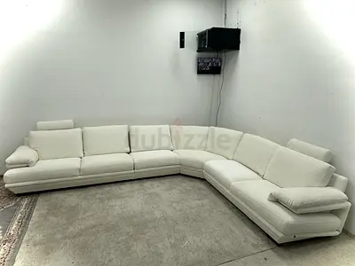 Looks great condition Natuzzi sofa