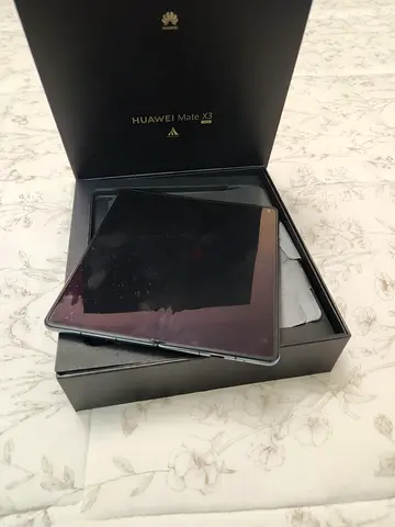 Huawei Mate Xs foldable phone - used, with original box