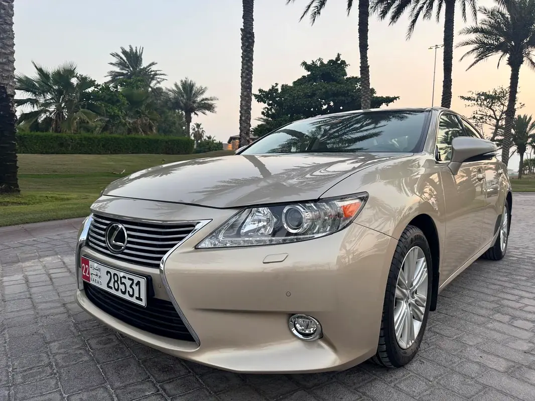 Lexus ES-Series 2014 — photo 1 of 20