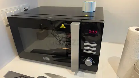 Black countertop microwave oven - good working condition
