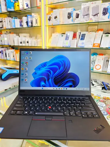 💼 Lenovo ThinkPad X1 Carbon Gen 7 – Premium Performance. Executive Design.