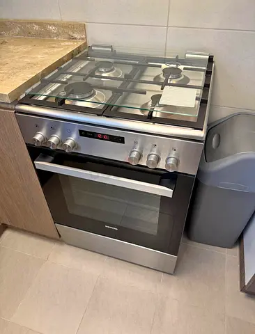 Siemens Top Gas and Oven electric, 60*60cm,4 Gas Burners Free Standing Cooker