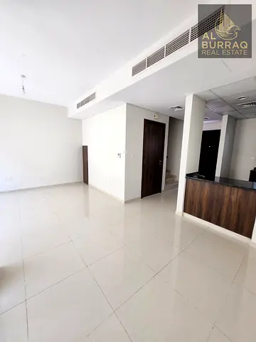 Vacant | Ready to Move | 4 Parkings