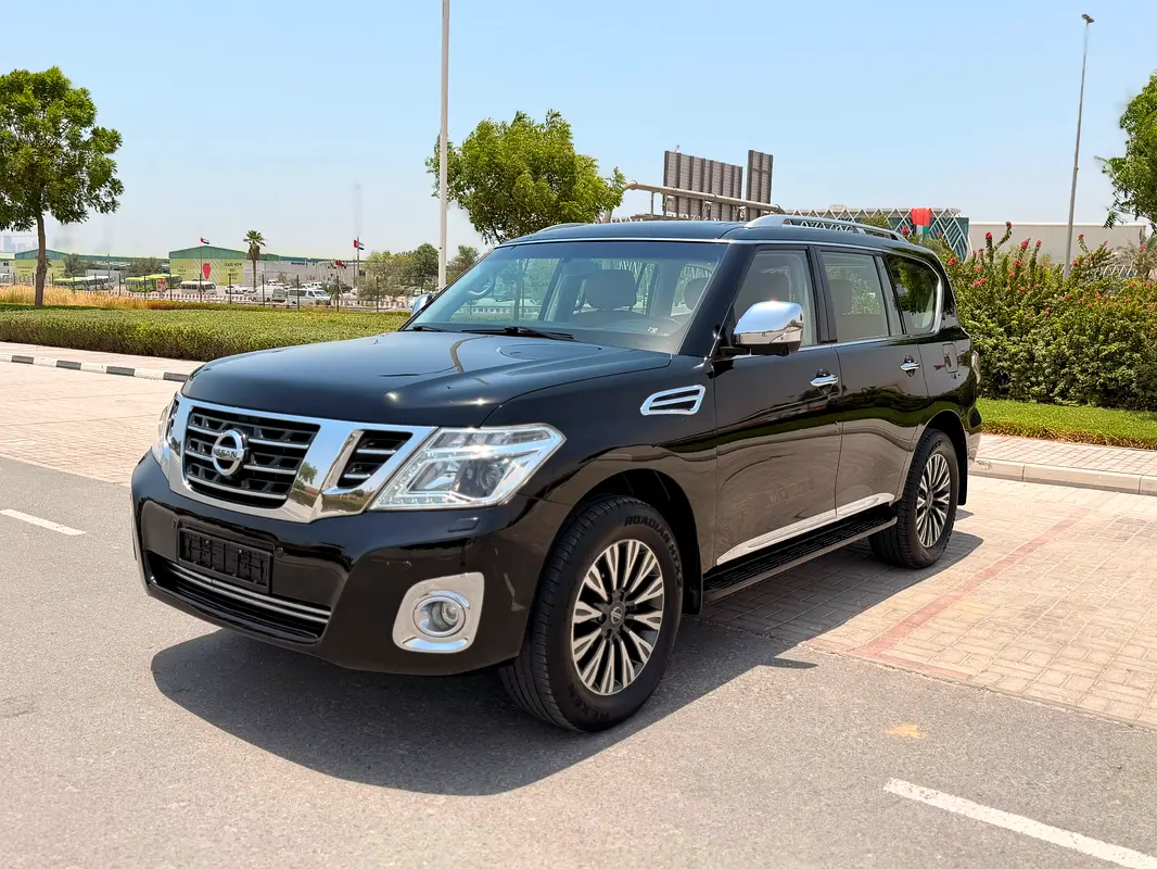 Nissan Patrol 2017 — photo 1 of 17