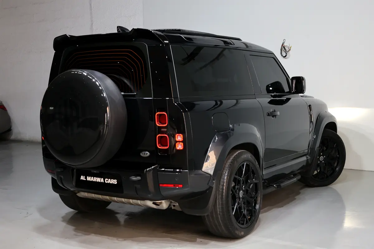 Land Rover Defender 2023