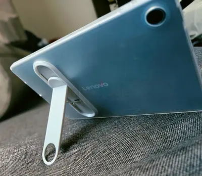 Lenovo tablet Wifi + LTE only two months old, comes with clear case and stand