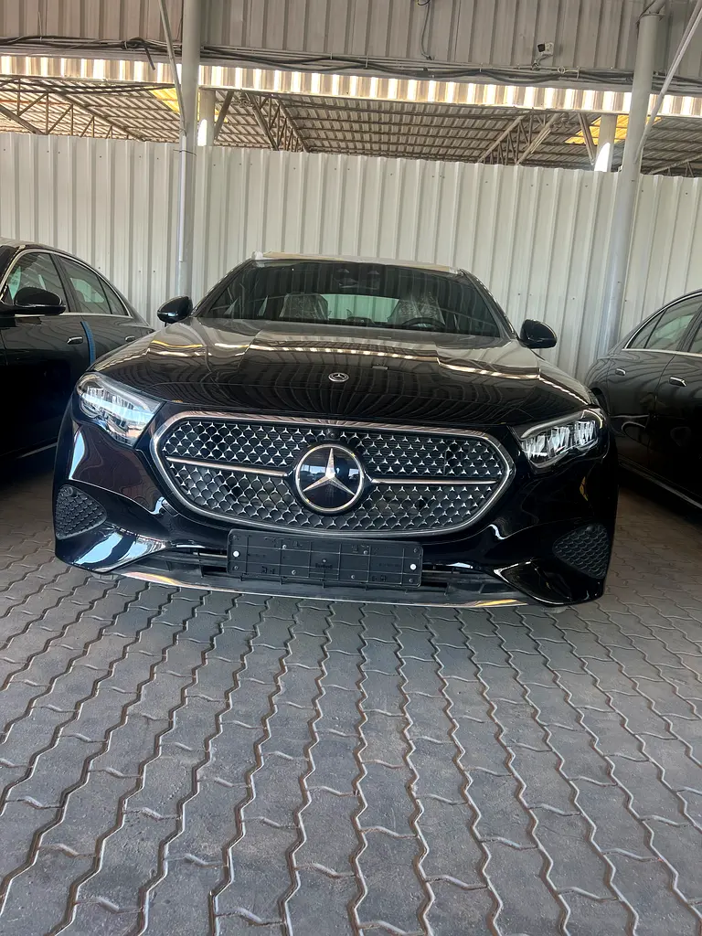 Mercedes-Benz E-Class 2025 — photo 1 of 15