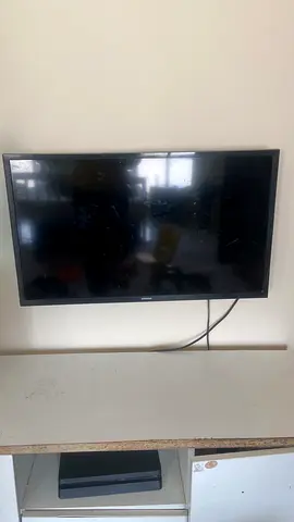 Samsung 32-inch LED TV - Good Working Condition