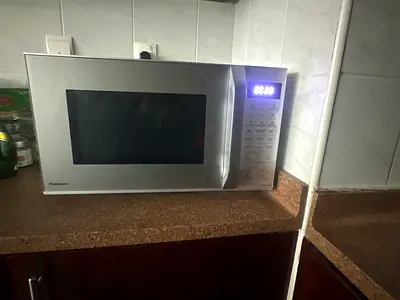 Panasonic countertop microwave in good working condition