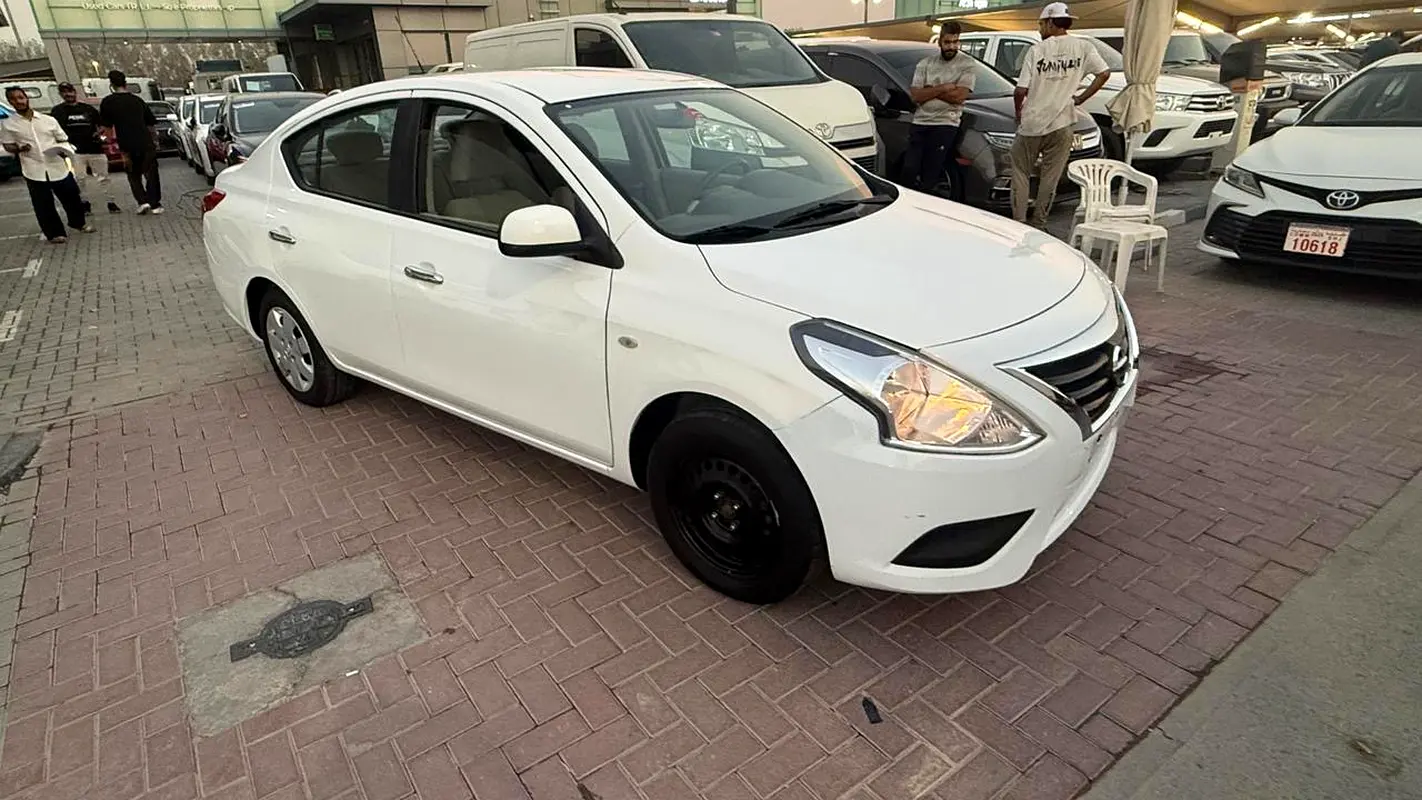 Nissan Sunny 2023 — photo 1 of 10