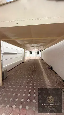 Commercial Villa for Annual Rent | Al Khezamia – Sharjah | Sheikh Khalid Bin Mohammed Al Qasimi Street | Near Sharjah Club | 7 Rooms | 6 Bathrooms | M