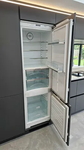 Miele Built-In Bottom Freezer Refrigerator – Excellent Condition, Premium German Engineering