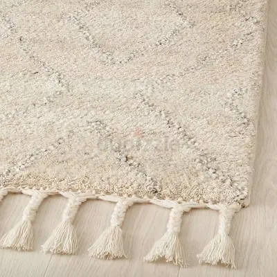 Beige textured $%! rug with tassels - 240x170cm (good condition)