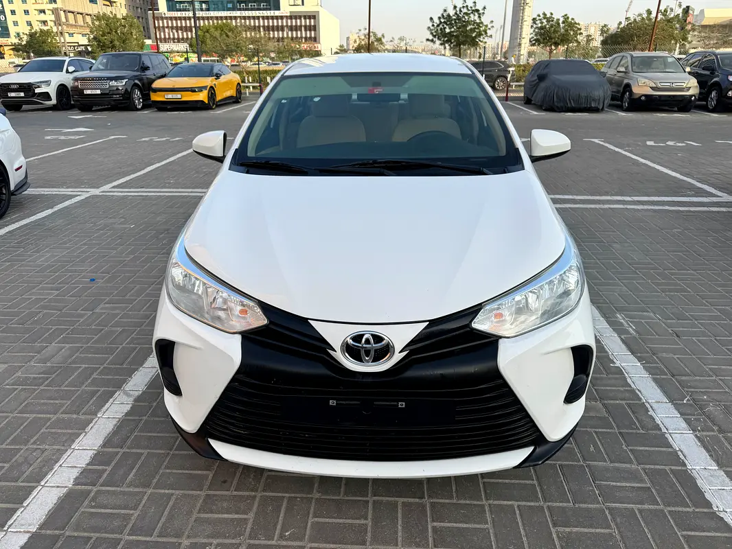 Toyota Yaris 2022 — photo 1 of 10