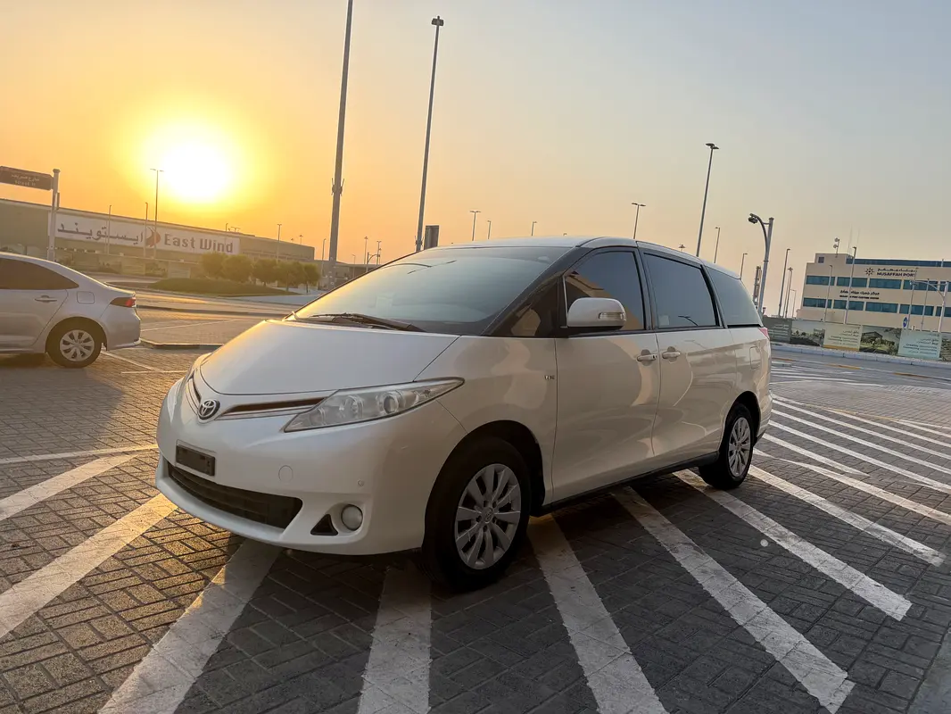 Toyota Previa 2019 — photo 1 of 9