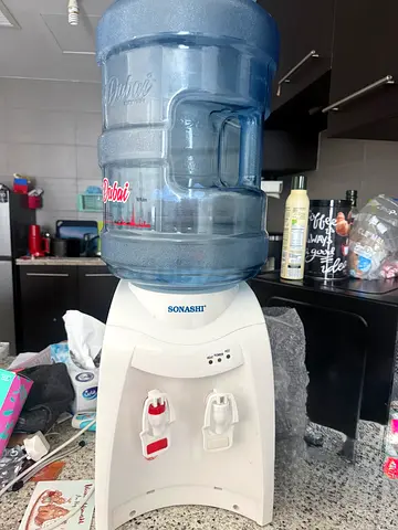Sonashi countertop water dispenser with 5L jug - excellent working condition