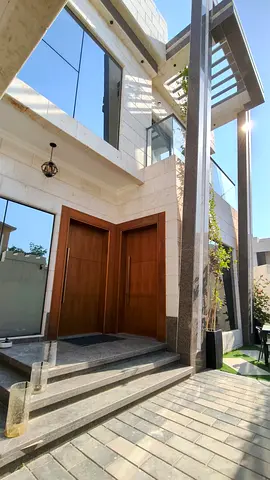 Never Used | Fully Furnished | Luxury 5BR Corner Villa | Ready to Move | Parking for 6+ Cars