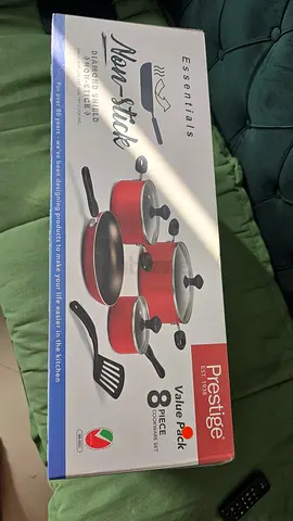 Brand new Prestige 8 pcs cookware set for sale