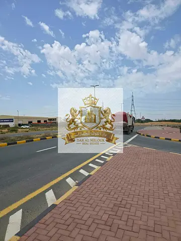 أرض صناعية للبيع في الصجعه متعددة الاستخدامات للبيع – تملك حر لجميع الجنسيات - على الشارع الرئيسي بمدخل من شارع الامارات العابر