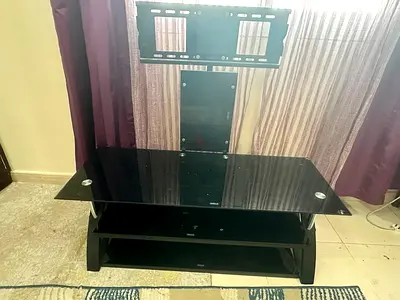 طاولة  و حامل تلفاز