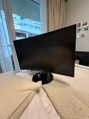 Curved monitor