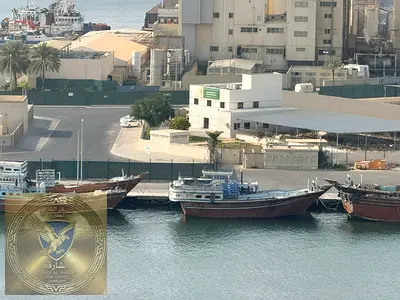 شقه غرفه وصاله بلكون اطلاله بحريه جانبيه مساحات كبيره غرفه ماستر خزائن بالحائط صيانه مجانيه قريب من متحف الشارقه والكورنيش