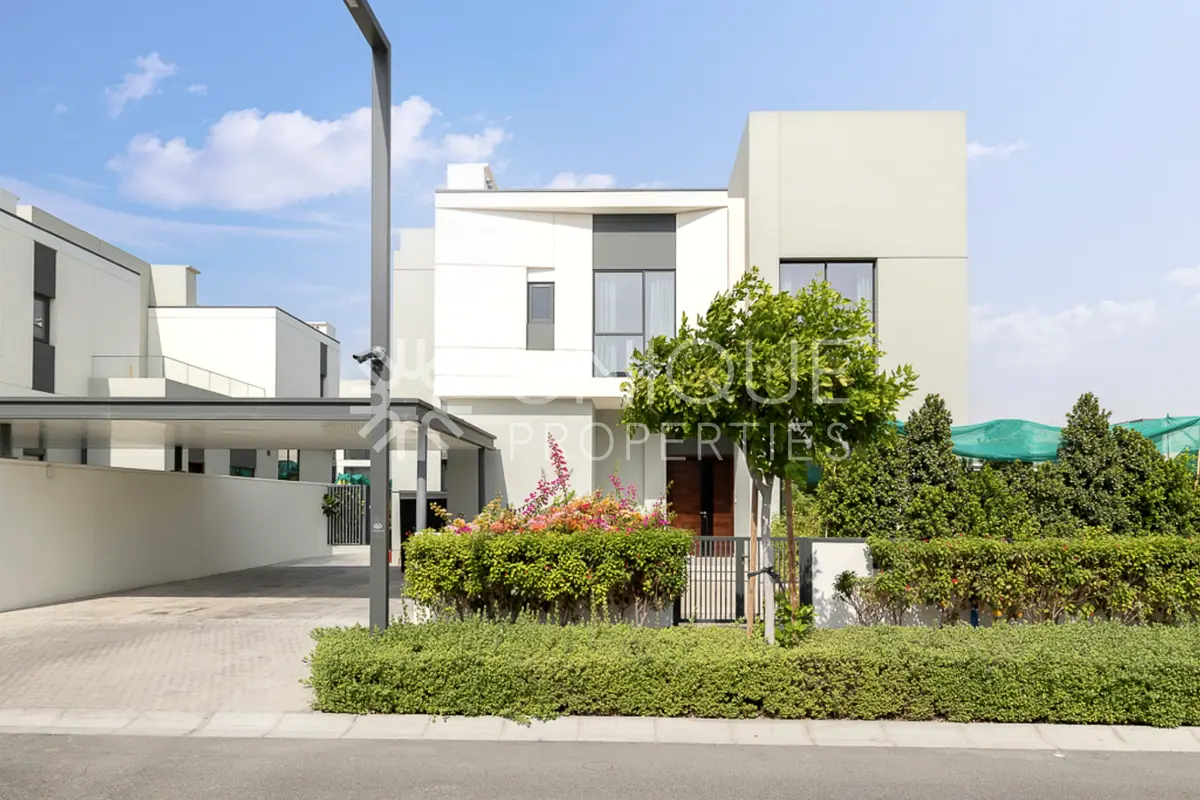 Luxury Living |Upgraded | 5BR Villa | Private Pool